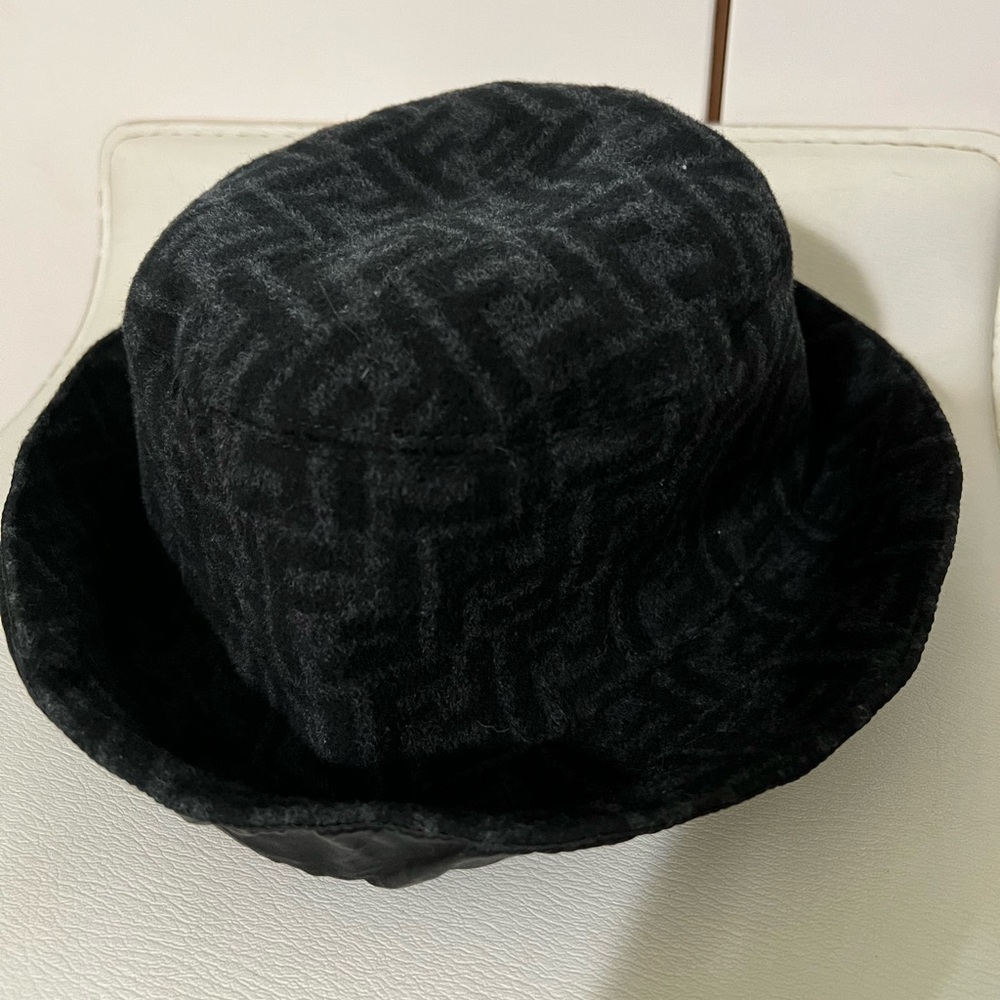 Fendi bucket hat - black